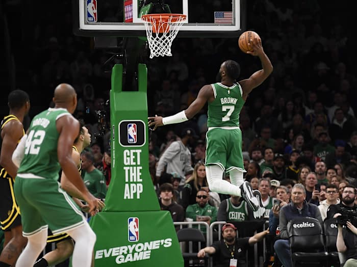 Jaylen Brown dunks against the Warriors